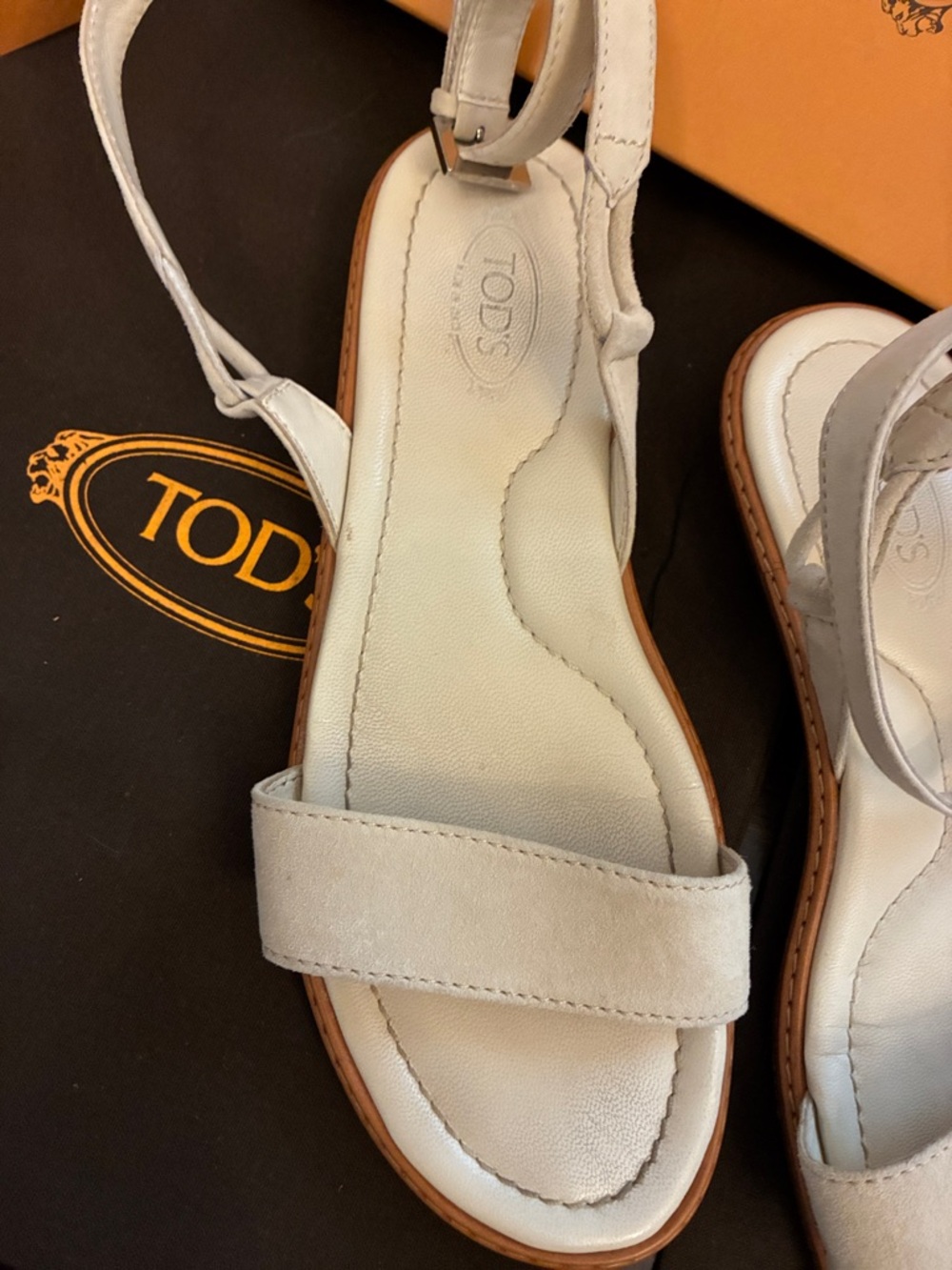 TOD'S Y2K Cream Suede Leather Ankle-Strap Flat Sandals. Sz 7. - Picture 4 of 15
